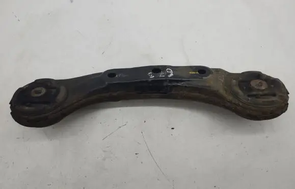 Honda CR-V Rear differential/diff mount bracket 