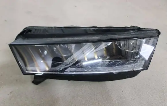 Skoda Octavia Mk4 Headlight/headlamp 5E4941015A LE18A6419 030111823300