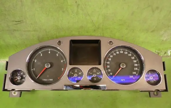 Volkswagen Phaeton Speedometer (instrument cluster)