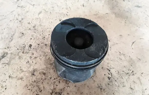 Chrysler Voyager Piston 4443