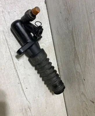 Clutch slave cylinder