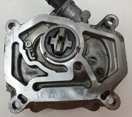 Mercedes-Benz B W246 W242 Vacuum pump A2702300165
