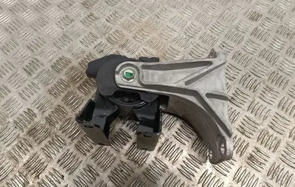 Nissan Leaf I (ZE0) Engine mount bracket