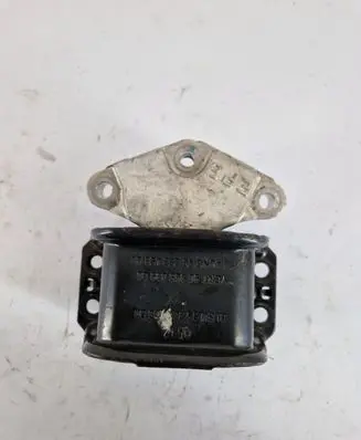 Engine mount bracket