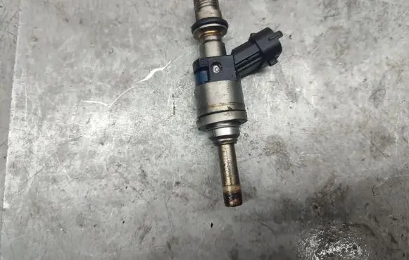 Porsche Panamera (970) Fuel injector 94811012832