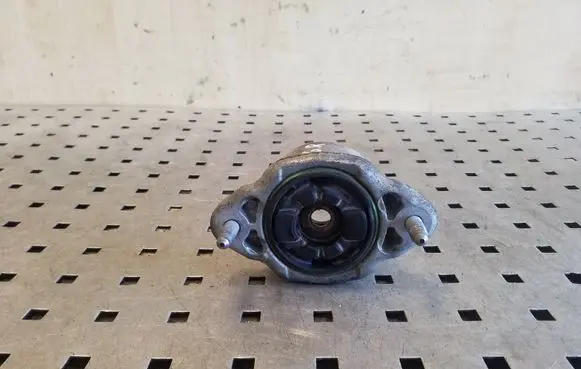 Mercedes-Benz E W212 Front shock absorber mounting bracket A2043201073 A2043200873