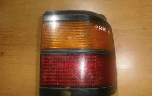Volkswagen PASSAT B3 Rear/tail lights 333945112 86047