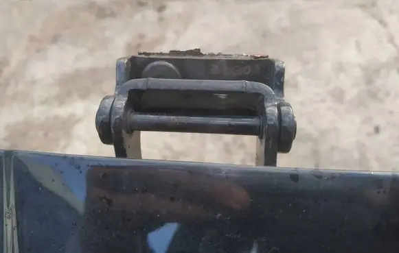 Tailgate/trunk/boot hinge