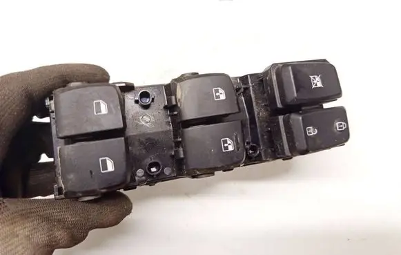 Hyundai Kona I Electric window control switch 93570j9750