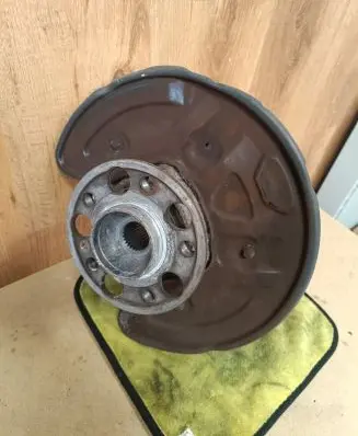 Mercedes-Benz GLC X253 C253 Rear wheel hub A2133500241 A2133503205