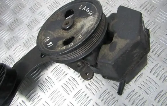 Renault Laguna I Power steering pump 9140244 26041023