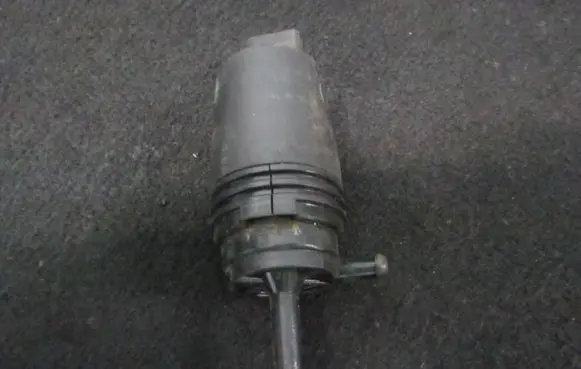 BMW 5 E39 Windscreen/windshield washer pump 67128377613 67.12-8377613