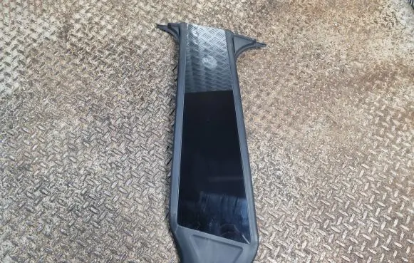 Tesla Model Y (B) Pillar trim (exterior) 151625500E 162563900B 110061900C