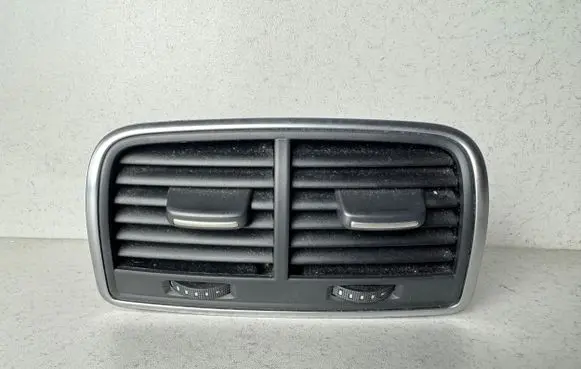 Rear air vent grill