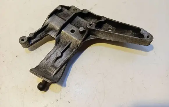 Audi A4 S4 B7 8E 8H Engine mounting bracket 03G131159B