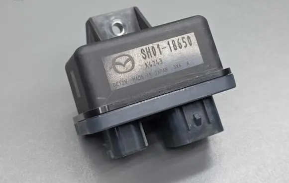 Mazda 3 III Glow plug pre-heat relay K4243 SH0118650