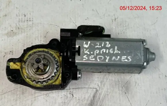 Mercedes-Benz E W212 Seat adjustment motor 