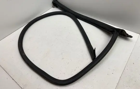 Audi A4 S4 B6 8E 8H Front door rubber seal 8H0831708