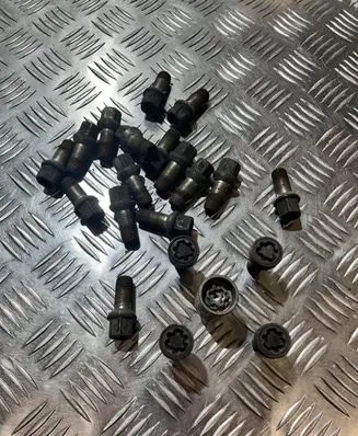 Audi A3 S3 8V Anti-theft wheel nuts and lock VW26398