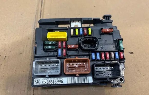 Peugeot 308 BSM Control unit 9667199780