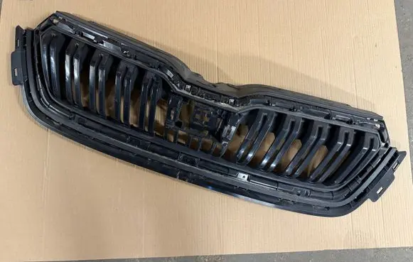 Skoda Kamiq Front bumper upper radiator grill 658853653