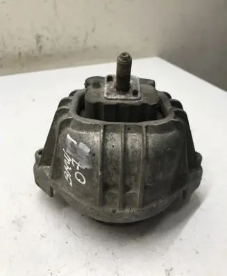 BMW 1 E81 E87 Engine mount bracket 139811