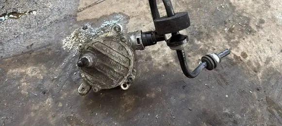 Volvo V70 Vacuum pump 31219463