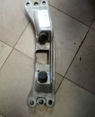 Chevrolet Camaro Gearbox mounting bracket P84119727 84119727
