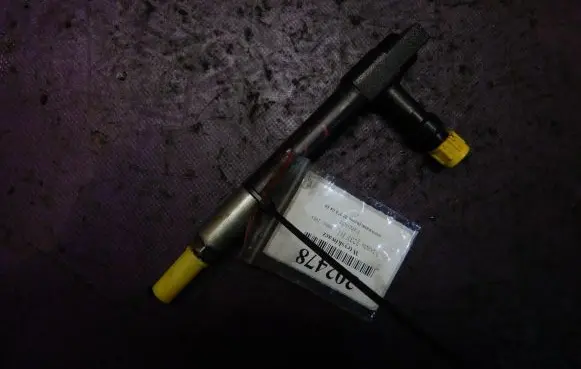 Mazda 323 Fuel injector 7390