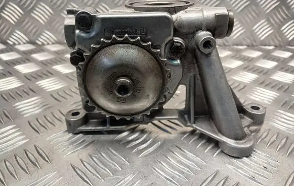 Audi A6 S6 C5 4B Oil pump 059115105G 059115121C