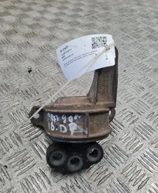Opel Zafira A Engine mount bracket