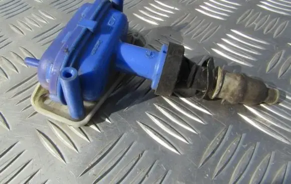 Audi 80 90 S2 B4 Central locking vacuum pump 893862123
