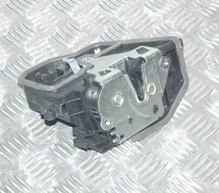 BMW X3 F25 Front door lock 7276674