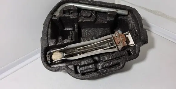 Volkswagen Golf IV Tool box 1J0012115M 8L0011031A 4D0012219