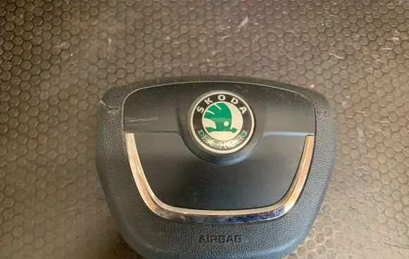 Skoda Yeti (5L) Steering wheel airbag 62218051A 1Z0880201AK Q01MZ0946ZA