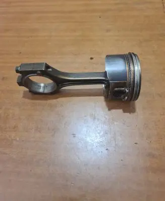 Ford Mondeo Mk III Piston with connecting rod
