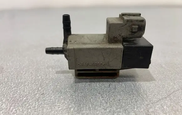 Hyundai i30 Vacuum valve 351202A400