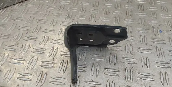 Toyota Verso Fender mounting bracket