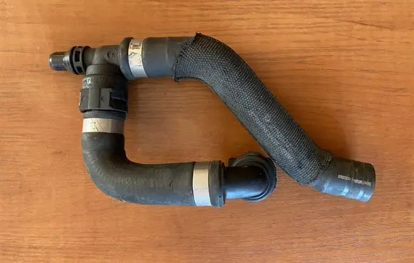 BMW M6 Engine coolant pipe/hose 7977704
