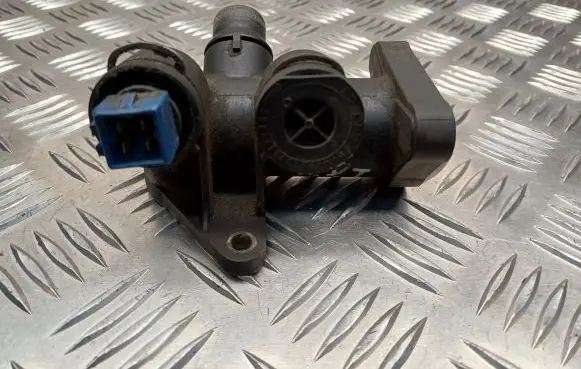 Audi A6 S6 C5 4B Thermostat housing 058121133B