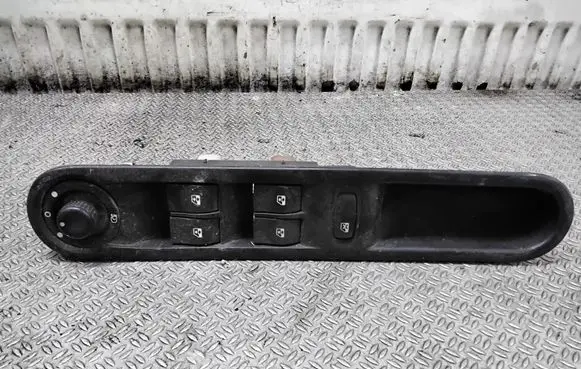Renault Espace - Grand espace IV Electric window control switch 8200519355