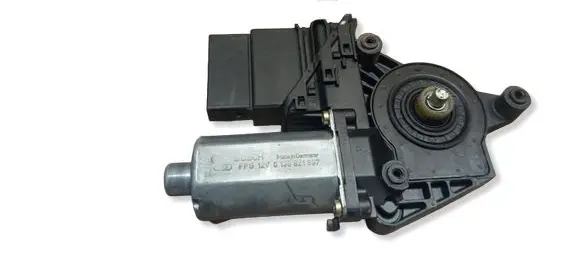 Volkswagen PASSAT B5.5 Rear door window regulator motor 3B9839751CM