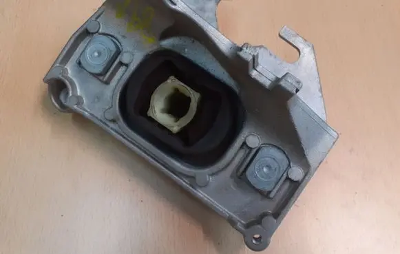 Dacia Dokker Engine mount bracket 112228880R