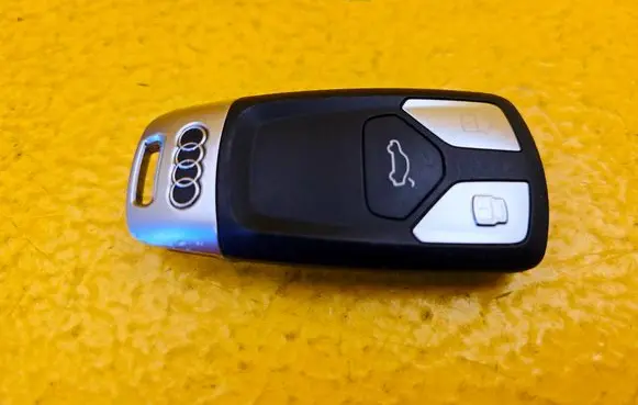 Audi A4 S4 B9 Ignition key/card 4M0959754T H40010508S