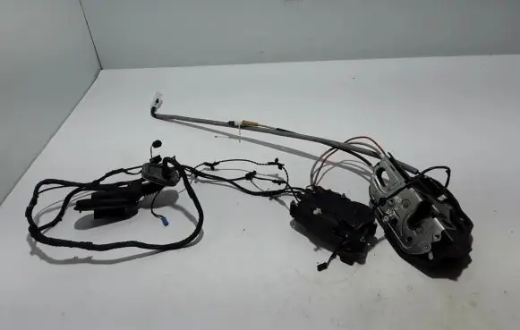 BMW 6 F12 F13 Front door lock 7226200