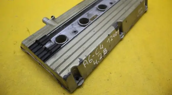 Audi A6 S6 C4 4A Rocker cam cover 077103475D