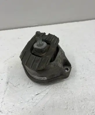 Engine mount bracket