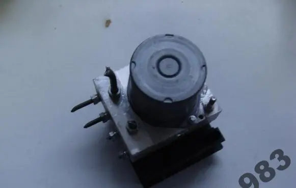 Toyota Avensis T270 ABS Pump 44540-05140