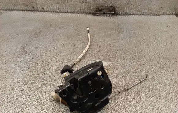 Audi A6 S6 C6 4F Front door lock 4F1837016