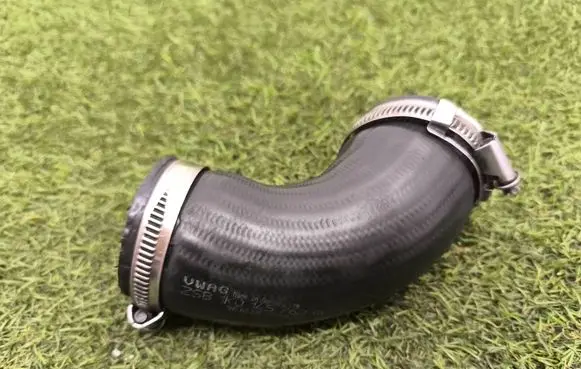 Volkswagen PASSAT B6 Intercooler hose/pipe 1K0145762GK